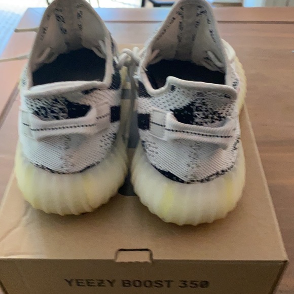 Yeeze boost 350 zebra sneakers- main image 11